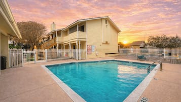 Apartment (2 Bedrooms) | Pool | Outdoor pool