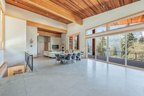 Interior - Luxurious cabin on LK Wenatchee w/access & hot tub (Chelan County)