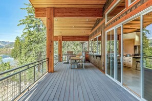 Outdoor dining - Luxurious cabin on LK Wenatchee w/access & hot tub (Chelan County)