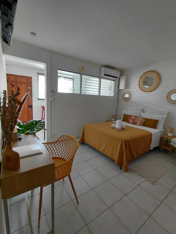 1 habitación, tabla de planchar con plancha, wifi y ropa de cama 