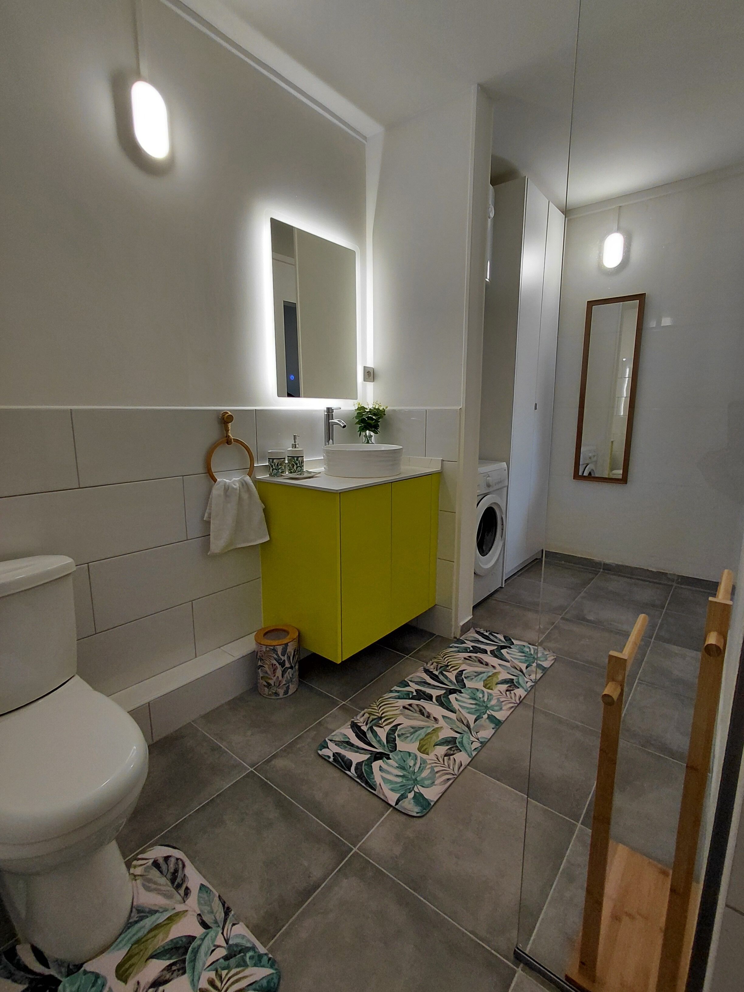 風筒、提供毛巾、廁紙