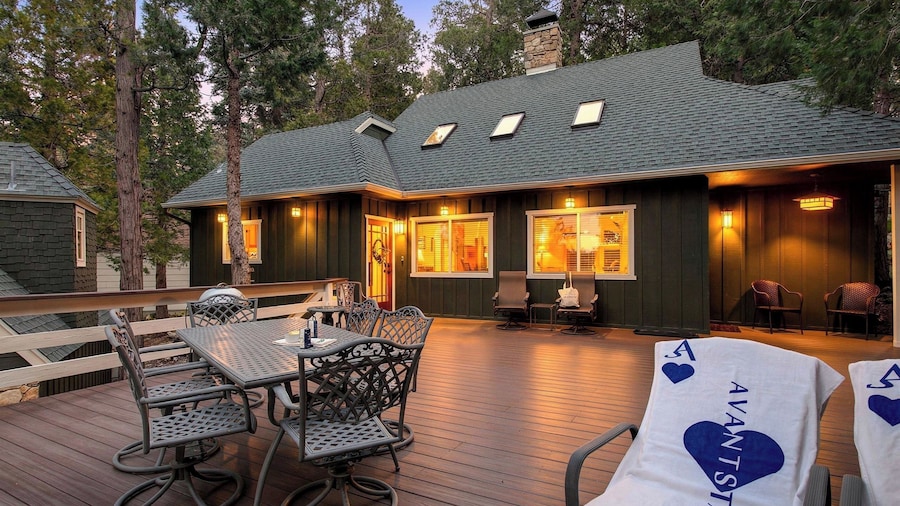 Holiday Lake Cabin by Avantstay Large Deck + Cozy Fireplace + Near Arrowhead Village