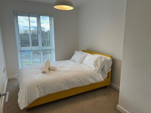 2 habitaciones, tabla de planchar con plancha y wifi gratis 