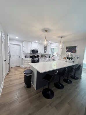Private kitchen - CASABELLA,4bed/2bath, 8 min from beach/ w/ POOL (Fort Walton Beach)