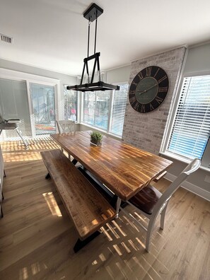 Dining - CASABELLA,4bed/2bath, 8 min from beach/ w/ POOL (Fort Walton Beach)
