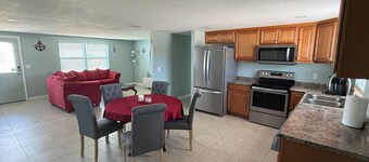 Modern Farmhouse Quiet & Spacious located in Safe neighborhood-RV parking space