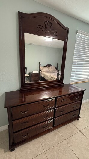 Unclassified image, 4 of 33, button - Modern Farmhouse Quiet & Spacious located in Safe neighborhood-RV parking space (Riverview)