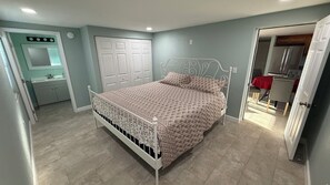 Unclassified image, 3 of 33, button - Modern Farmhouse Quiet & Spacious located in Safe neighborhood-RV parking space (Riverview)