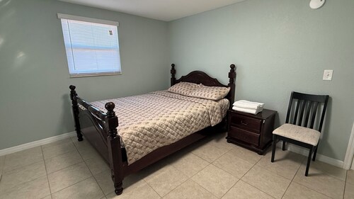 Modern Farmhouse Quiet & Spacious located in Safe neighborhood-RV parking space