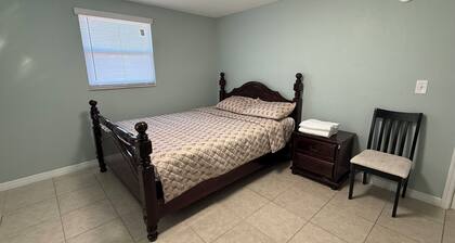 Modern Farmhouse Quiet & Spacious located in Safe neighborhood-RV parking space