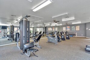 Fitness facility - Bright 2BR 2BA King Ensuite w/ Private Patio (Houston)