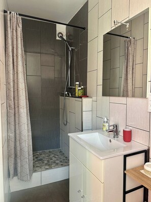 Bathroom - Maison de bourg près du château (Polignac)