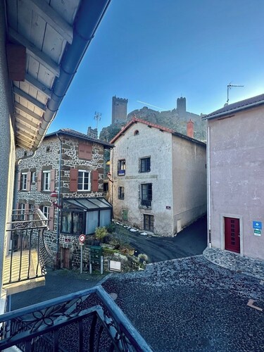 Maison de bourg près du château