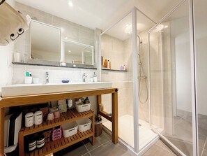 Hair dryer, towels - The Monlet Villa - Nordic Bath and Sauna (Allègre)