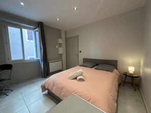 1 bedroom, WiFi, bed sheets - Studio tout équipé - Travail and détente au Puy (Le Puy-en-Velay)
