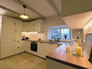 Fridge, microwave, oven, dishwasher - Maison pour 8 pers dans la nature (Siaugues-Sainte-Marie)
