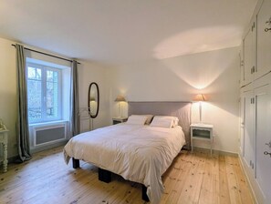 4 bedrooms, WiFi - Maison pour 8 pers dans la nature (Siaugues-Sainte-Marie)