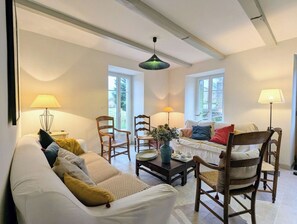 TV - Maison pour 8 pers dans la nature (Siaugues-Sainte-Marie)