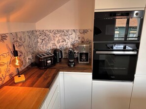 Frigorifero, microonde, forno, macchina per tè/caffè