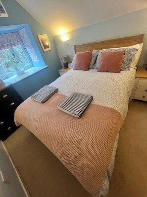 3 bedrooms, iron/ironing board, WiFi - Historic 3-Bed Cottage with Garden in Hursley (Hursley, Winchester)