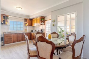 Dining - Alegria Apart. with Pool, by Pausa Holiday Rentals (Estreito da Calheta)