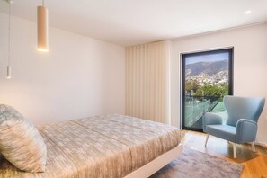 2 bedrooms, iron/ironing board, WiFi, bed sheets - Renala II - Apart, With Pool, by Pausa H. Rentals (Funchal)