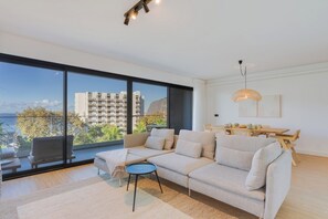 TV - Stay In S.Lucas Residence, by Pausa H. Rentals (Funchal)