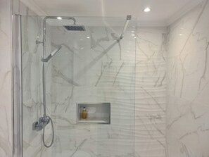 Hair dryer, towels - Step To The Sea 4, by Pausa Holiday Rentals (Funchal)
