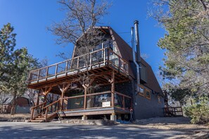 Exterior - Aspen Stone Lodge
High-end luxury mountain lodge in popular upper Moonridge. (Big Bear Lake)