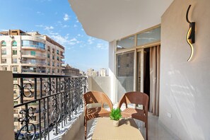 Property grounds - Stylish 3BR Central Stay Near Airport (Cairo Governorate)