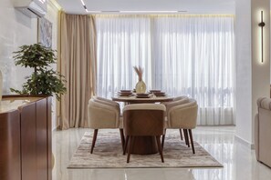 Dining - Stylish 3BR Central Stay Near Airport (Cairo Governorate)