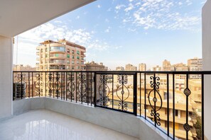 Property grounds - Stylish 3BR Central Stay Near Airport (Cairo Governorate)