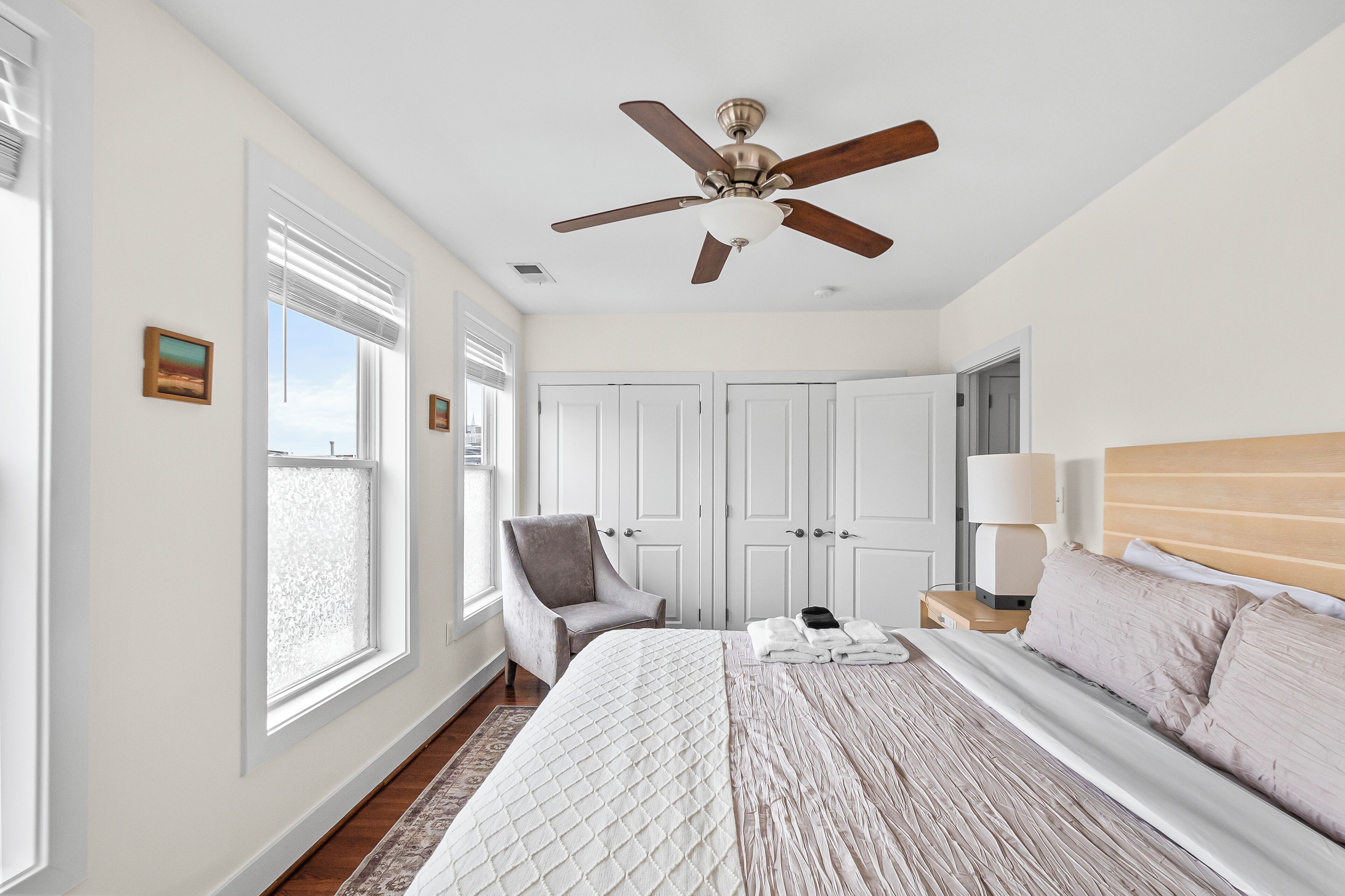 4 bedrooms, iron/ironing board