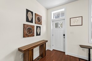 Interior - Spacious 4BR Washington DC Home with Free Parking (Washington)