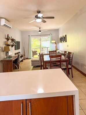 Smart TV, computer monitors