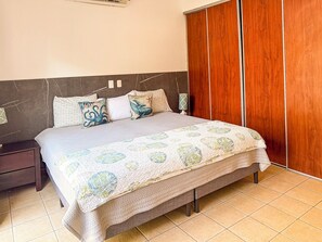 2 bedrooms, in-room safe, desk, travel cot