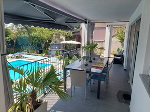 Outdoor dining - Villa Madlen - Deluxe Poolside Apartment (Opatija)