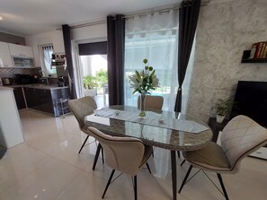 Dining - Villa Madlen - Deluxe Poolside Apartment (Opatija)