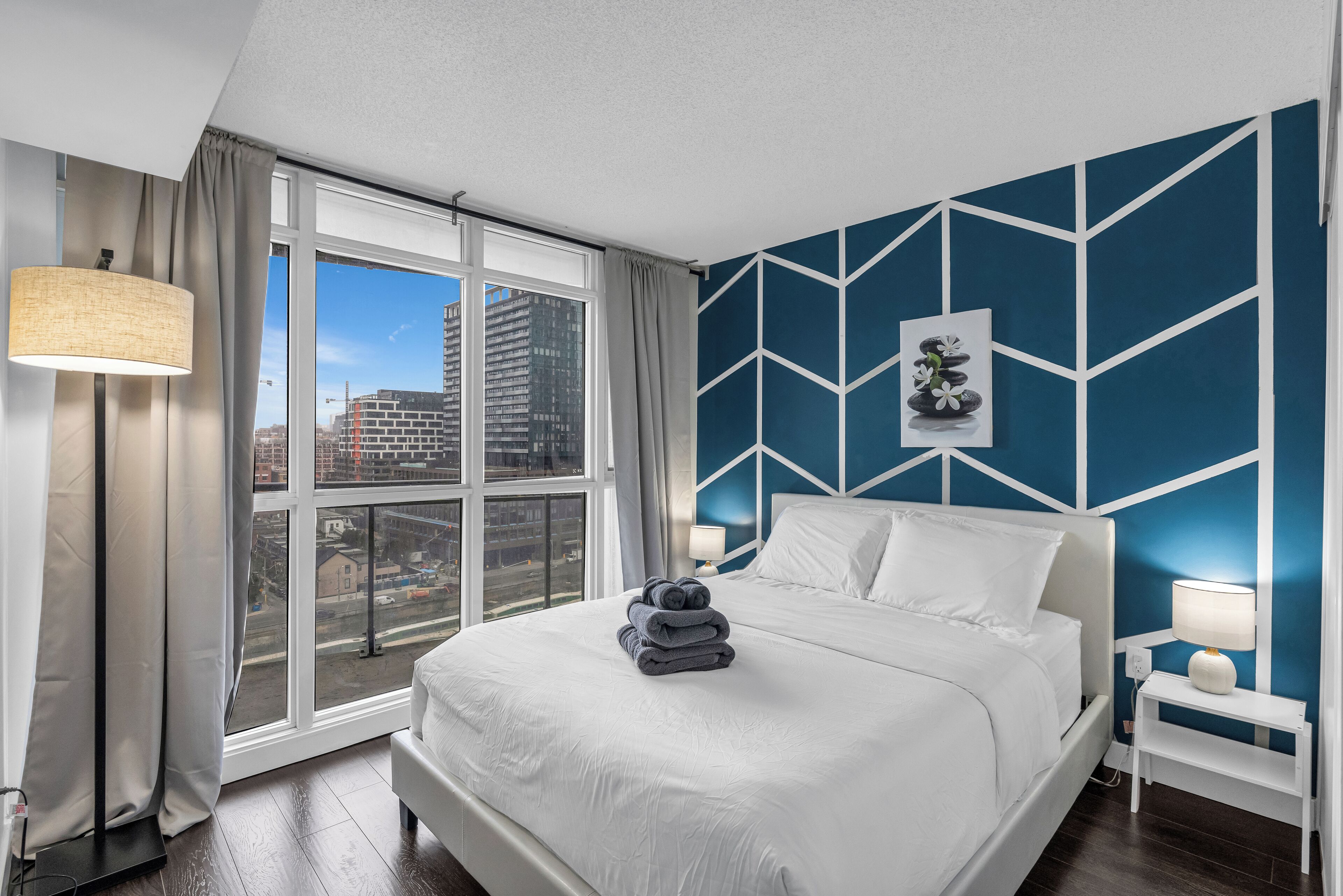 Deluxe Suite, City View