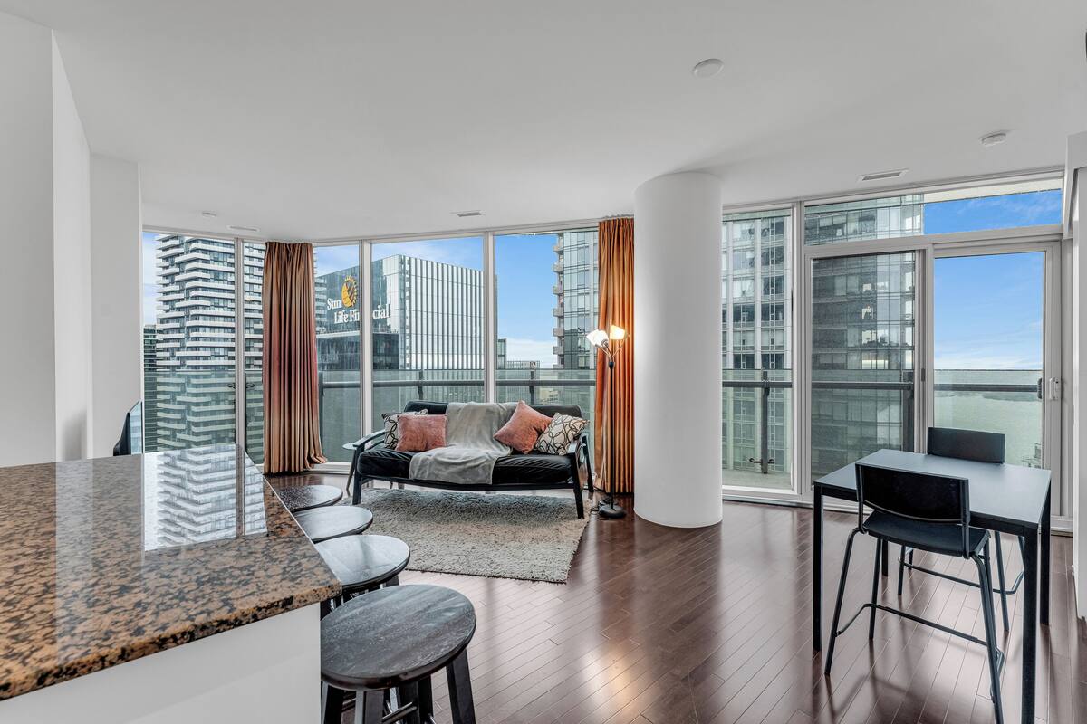 Deluxe Suite, City View