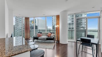 Deluxe Suite, City View