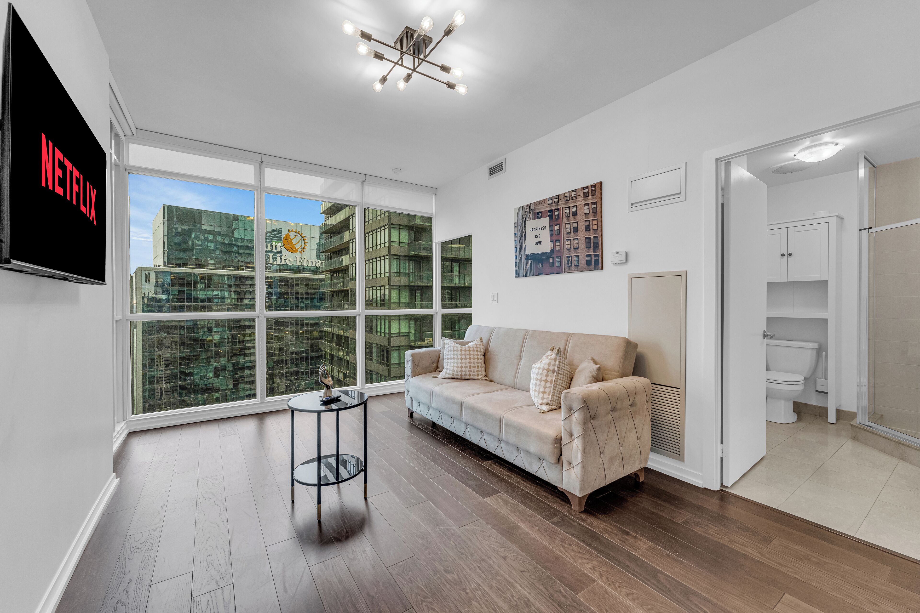 Deluxe Suite, City View