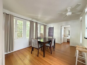 Dining - Charming 4 Bedroom Home (Los Angeles)