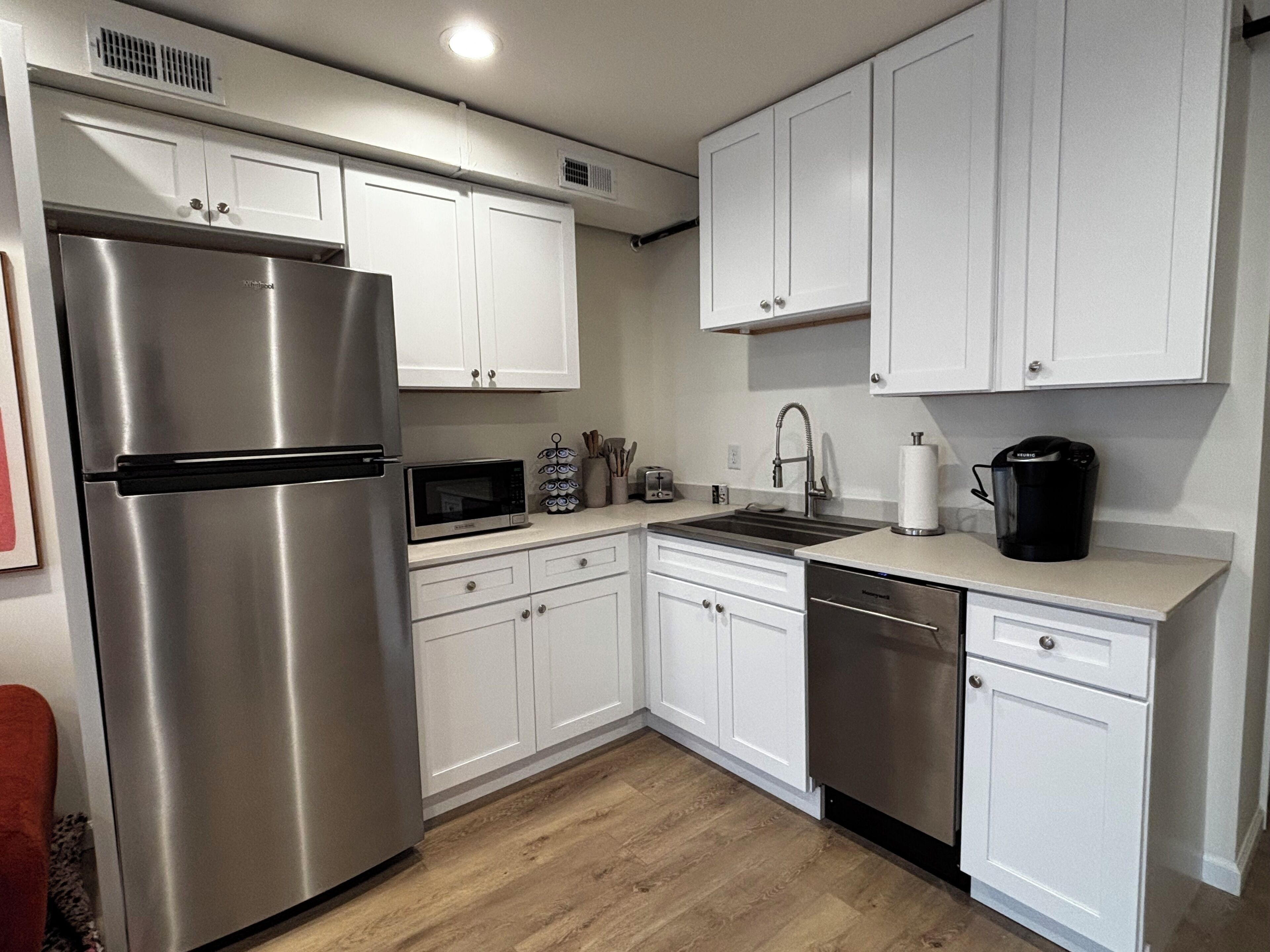 Fridge, microwave, dishwasher, coffee/tea maker