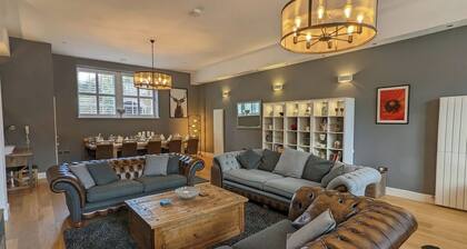 The Officers Mess - Coastal Retreat - Sleeps 10