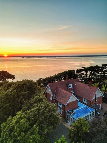 Holmes House - Sleeps 20 -Swimming pool -Sea Views