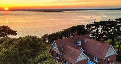 Holmes House - Sleeps 20 -Swimming pool -Sea Views