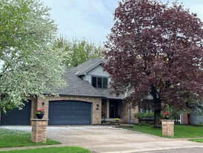 Exterior - Royal Oaks Retreat w/ Keyless Entry & Pool Access (Shoreview)