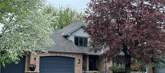 Royal Oaks Retreat w/ Keyless Entry & Pool Access