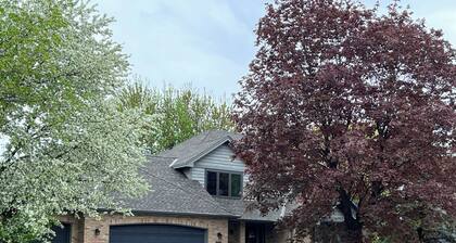 Royal Oaks Retreat w/ Keyless Entry & Pool Access